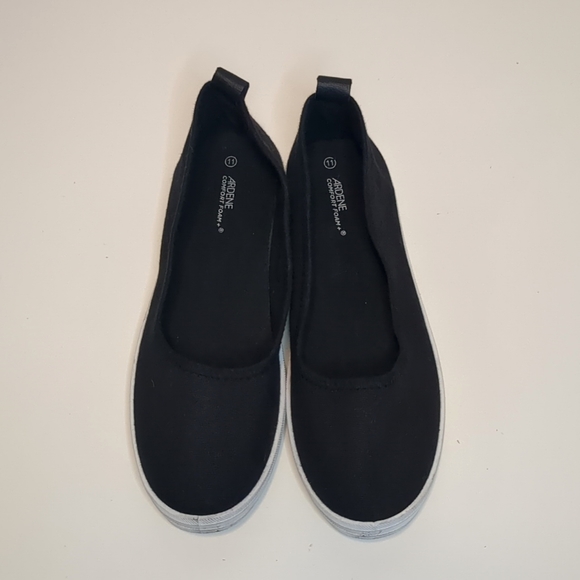 Black and White Slip Ons - Picture 3 of 7
